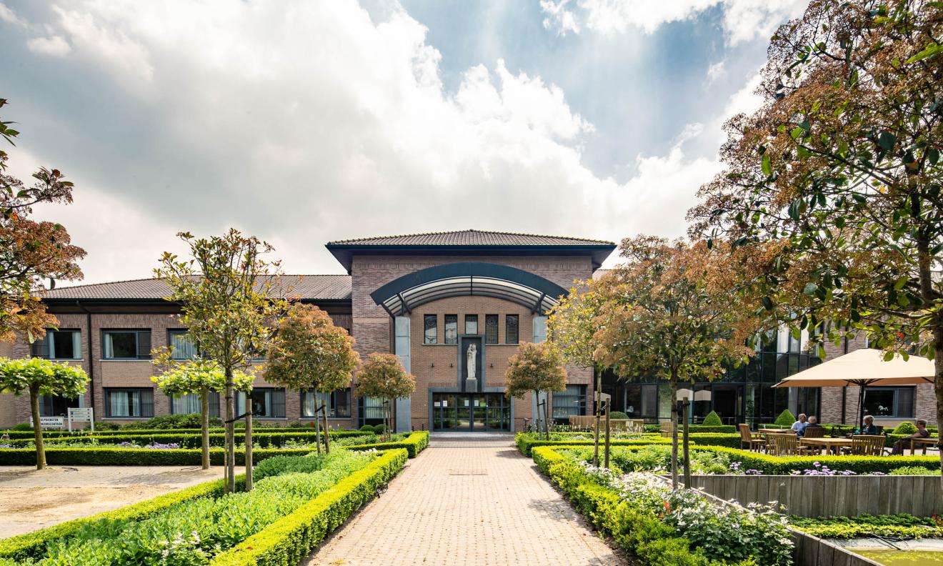 Seniorenzorg Philippus Neri straatzicht gebouw Avondzegen