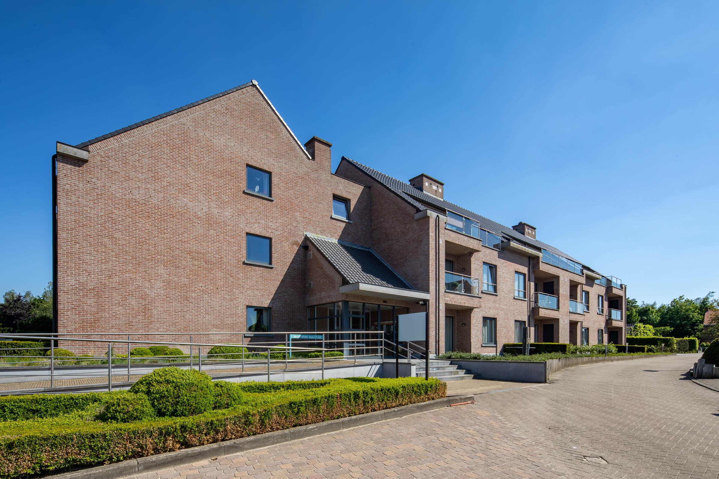 Seniorenzorg Philippus Neri  zijkant van het gebouw Aurora in Sint-Pauwels