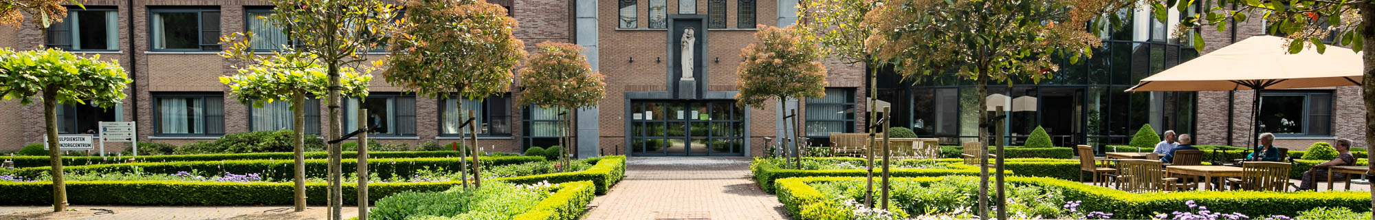 Seniorenzorg Philippus Neri ingang van het woonzorgcentrum Avondzegen in Eeklo