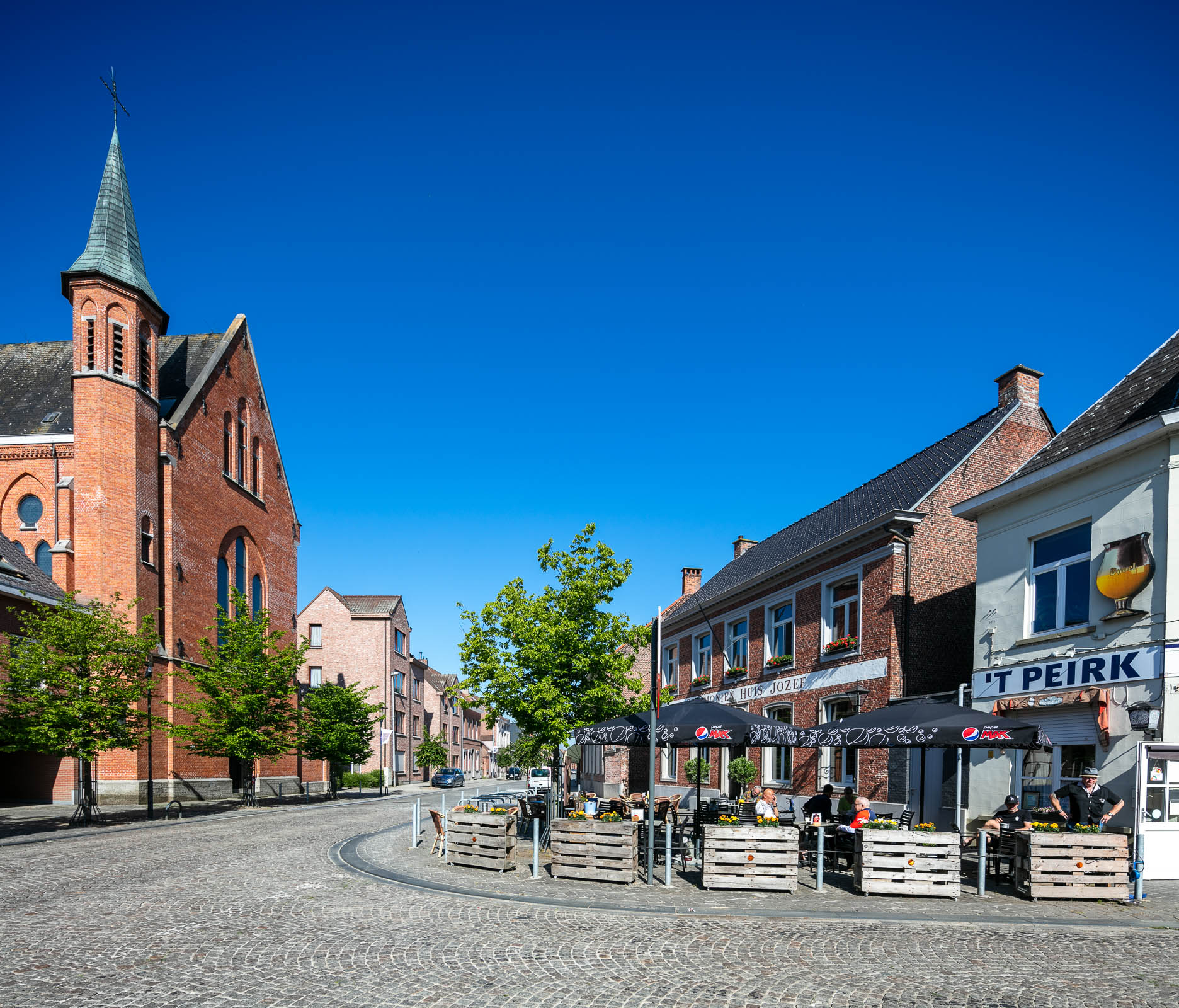 Seniorenzorg Philippus Neri assistentiewoningen Parbos zijn nabij de charmante dorpskern van Sinaai gelegen